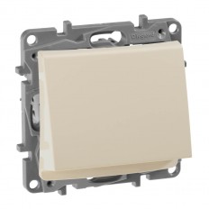   Legrand Etika        672393